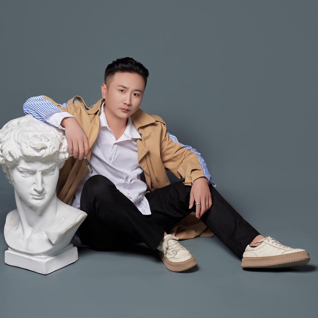 设计师 胡振