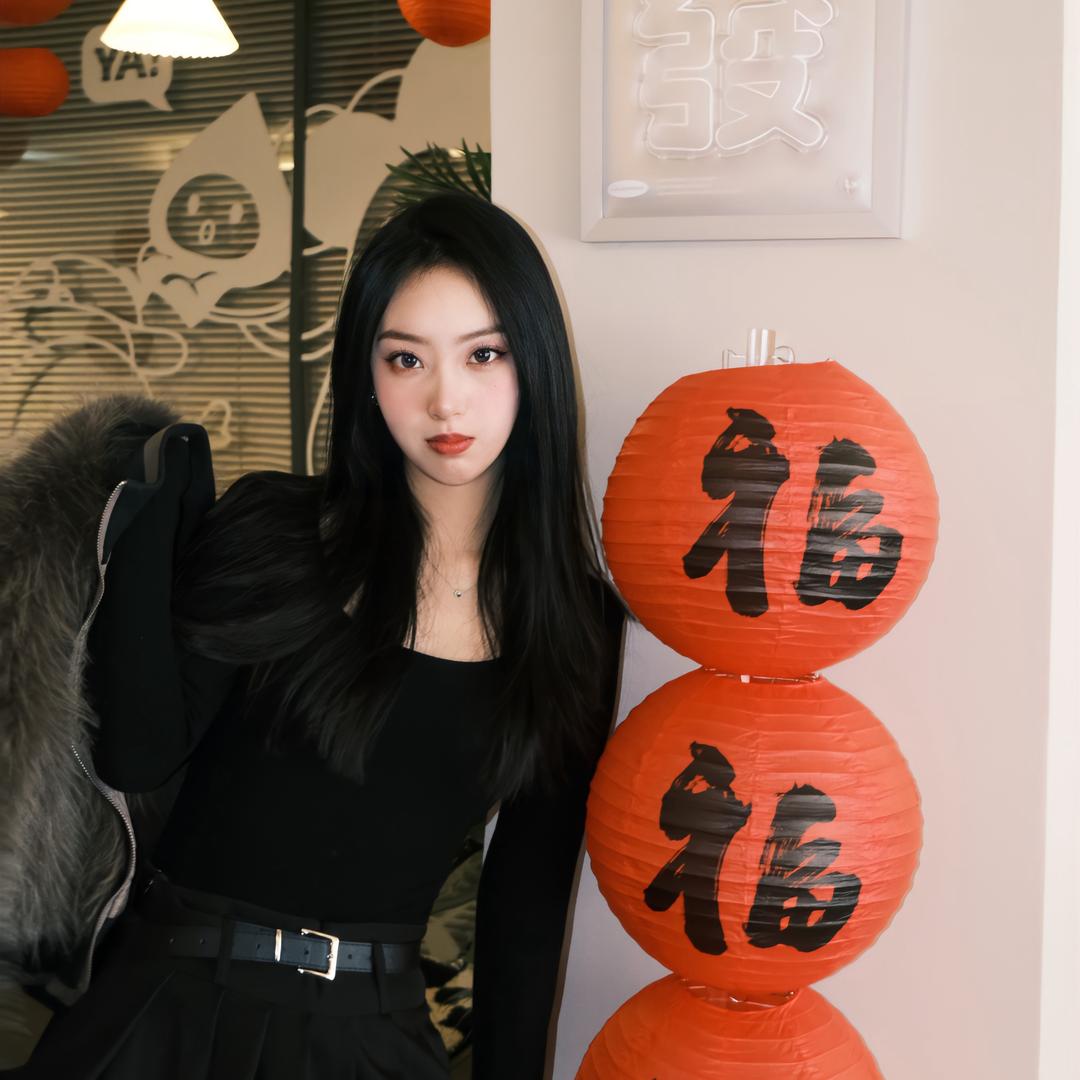 腼腆小美