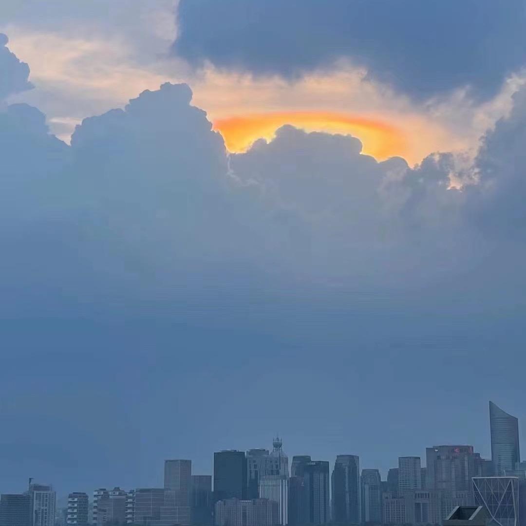 明 运