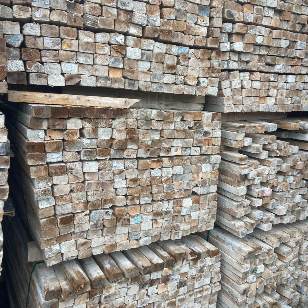 回收废旧模板方木、废铁的郑先生