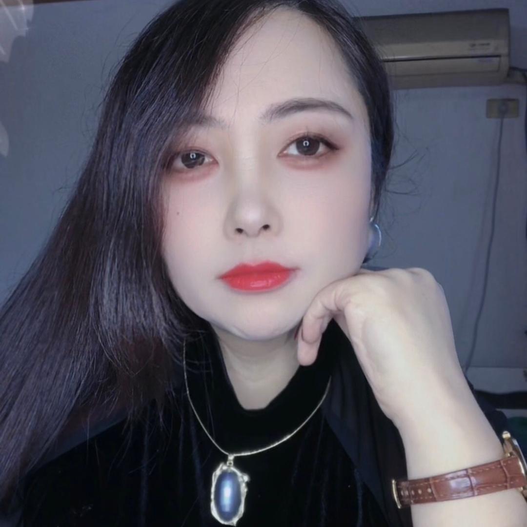 嫣然一笑✨