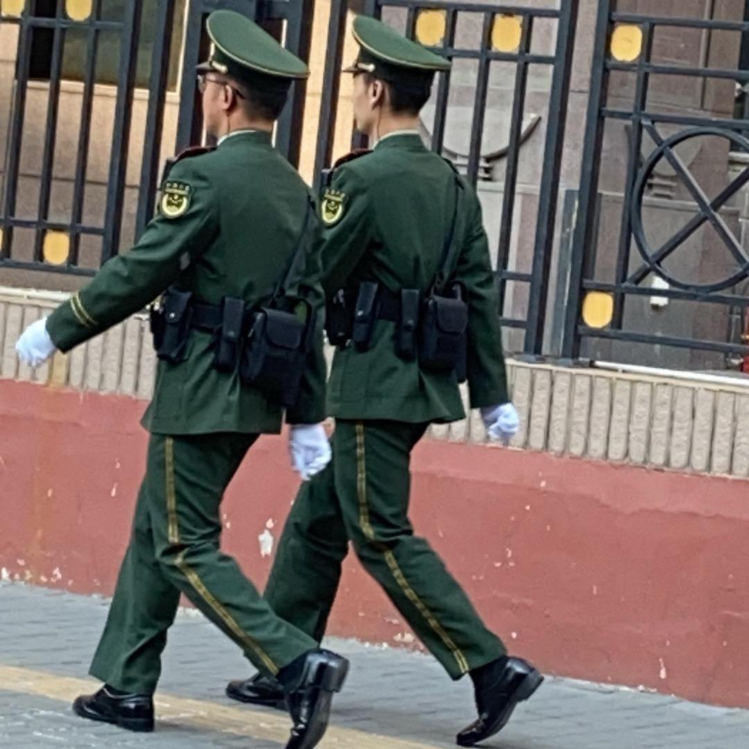 🍼 、𢸶、．．．，