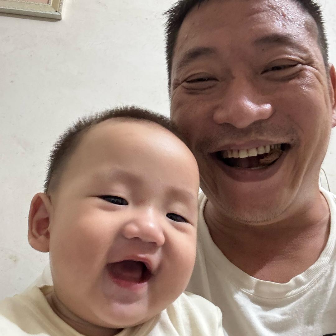 嘟嘟爸