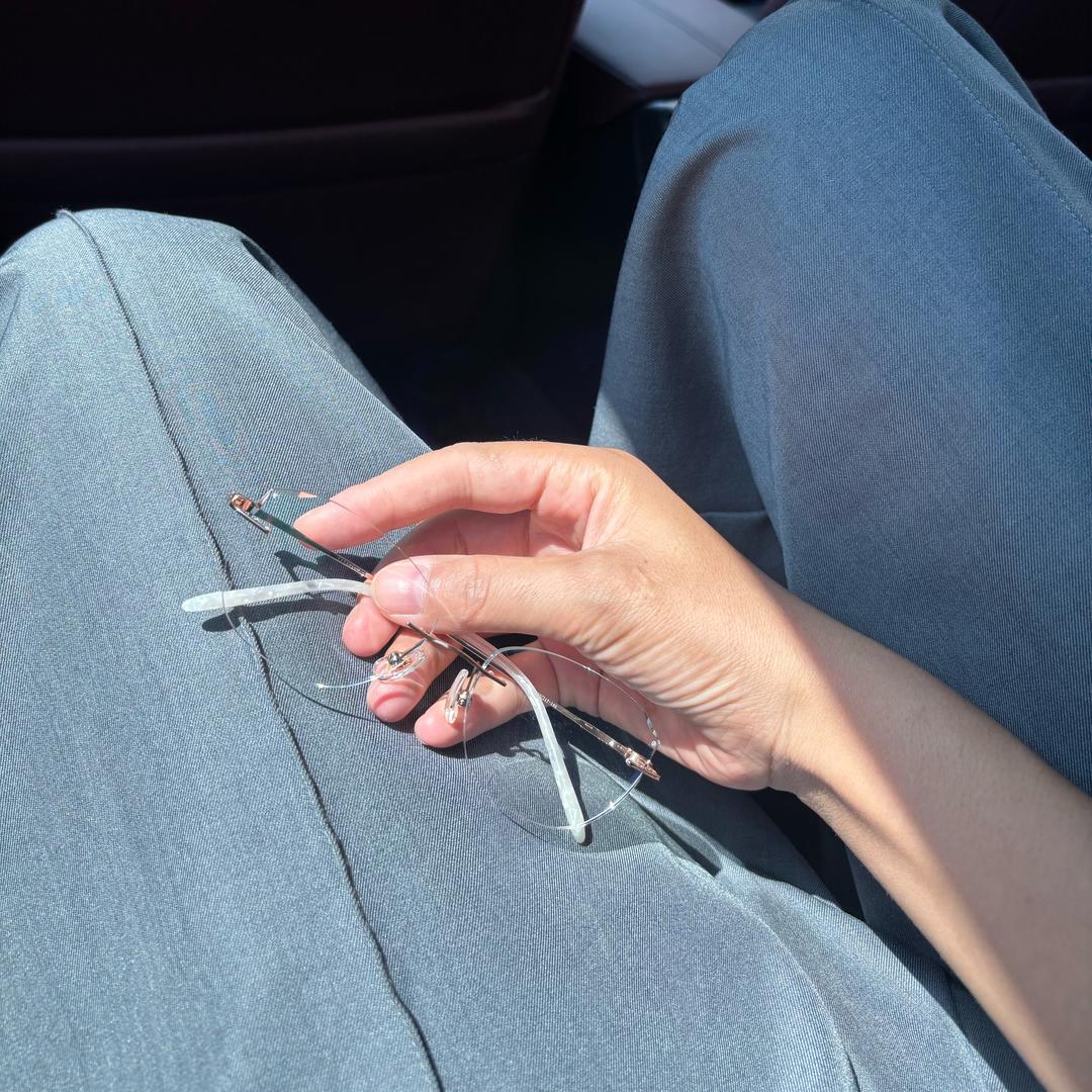 H.💫