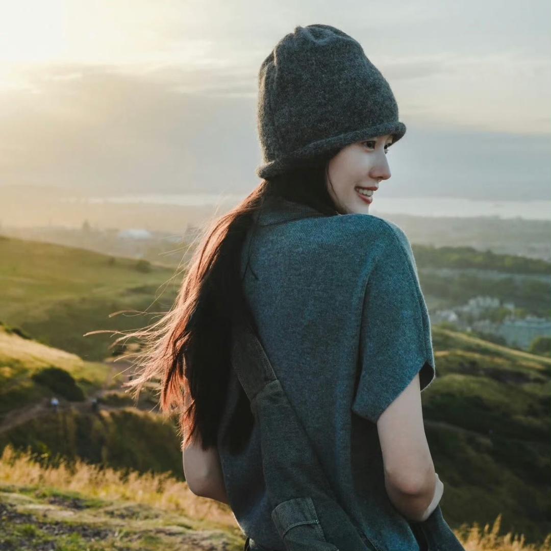 觉觉笨蛋小美女