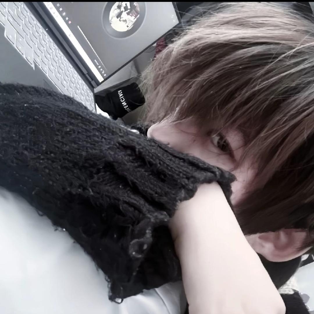 云逸.