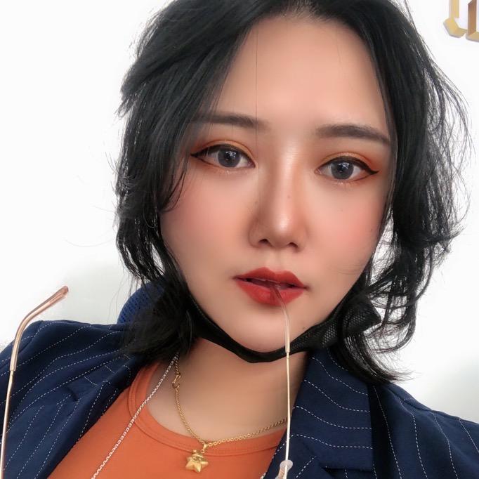 听安妮说烫发