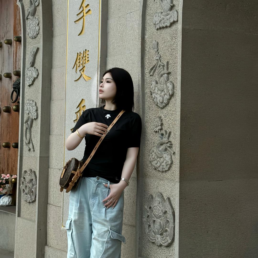 陈晨今天穿什么