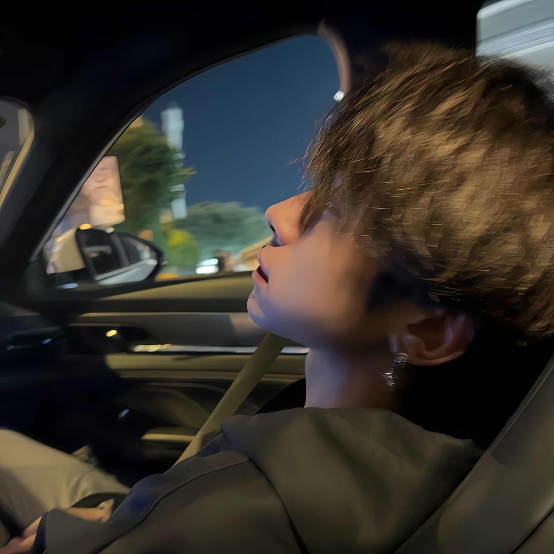 𝙊𝙉𝙀 𝘿𝙀𝘾𝘼𝘿𝙀