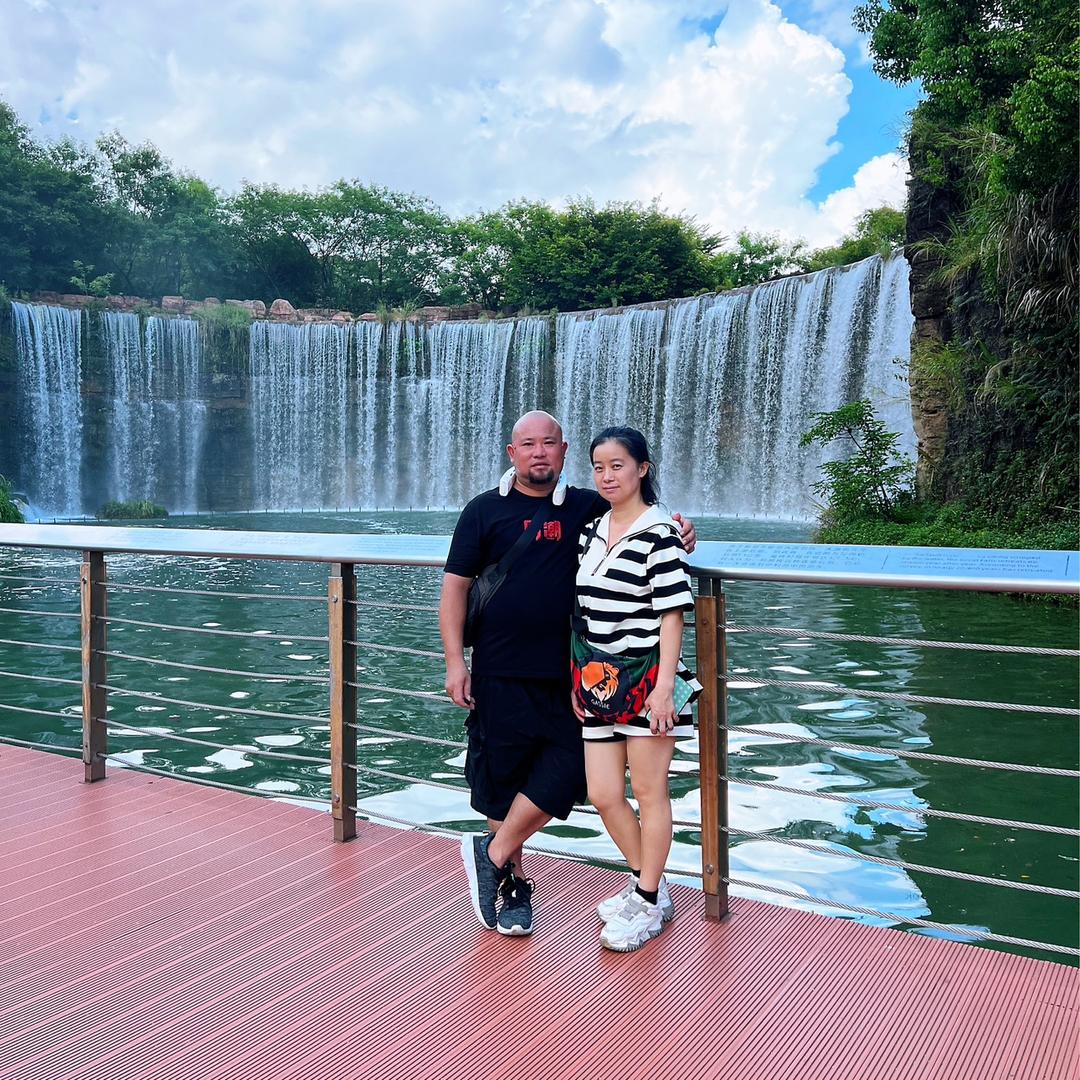 胡子哥炒粉(夫妻档)@抖音