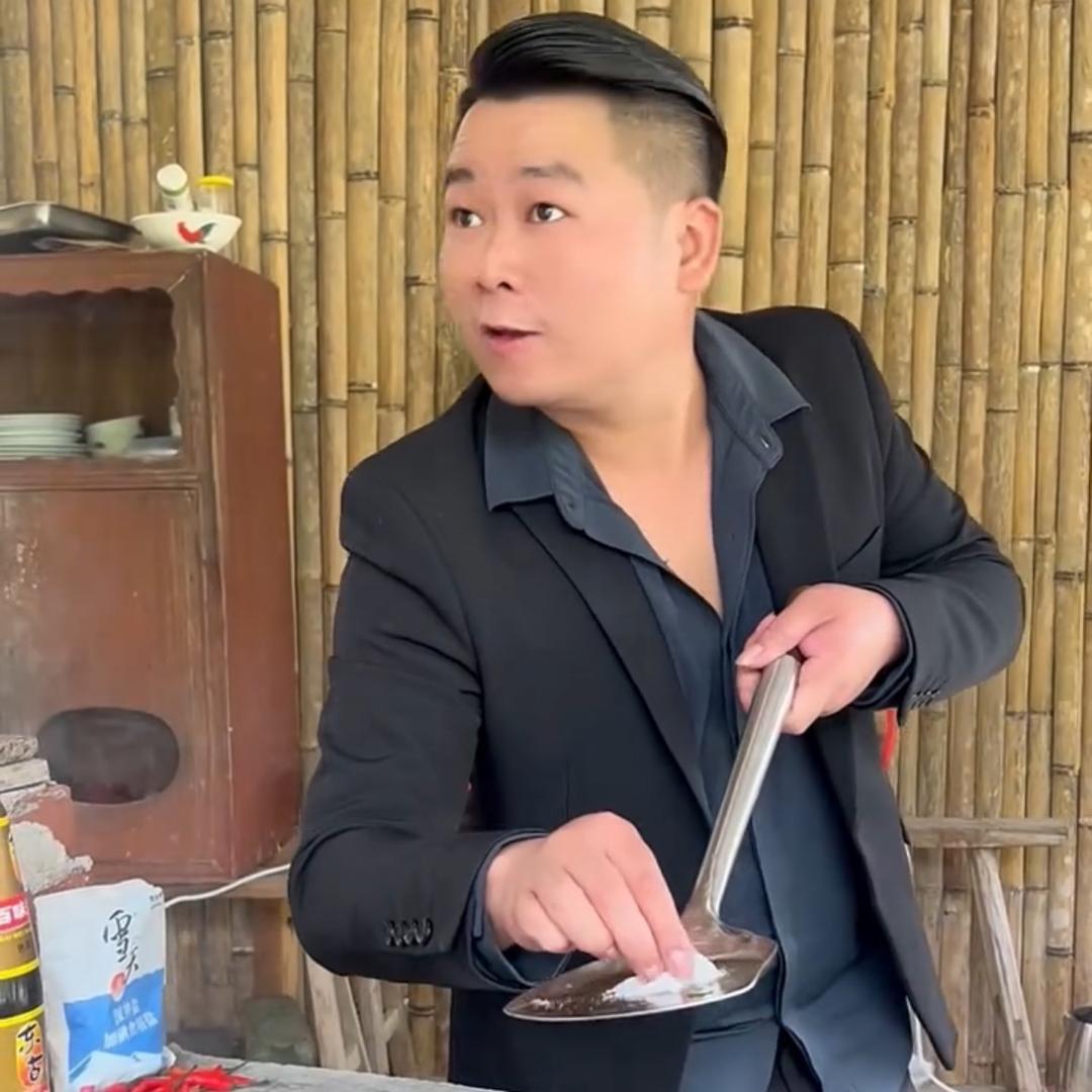 人字拖（啊华）