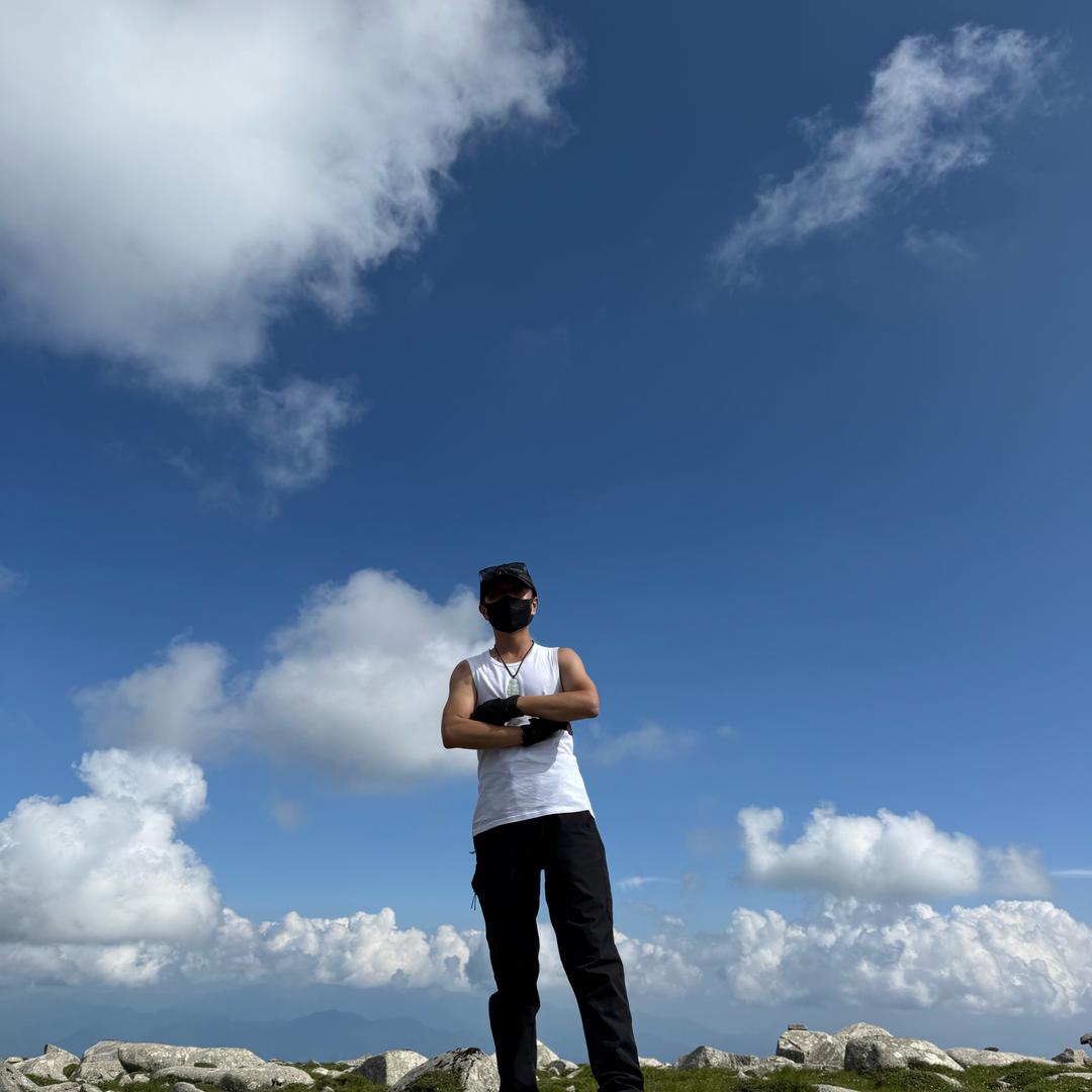 周末不上班（爬山喊我）