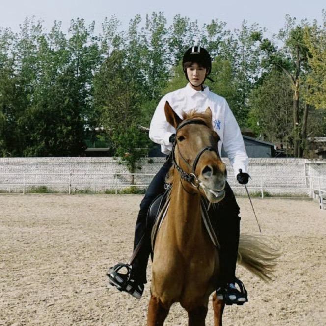 我因為卖萌被仇人磨掉一颗虎牙