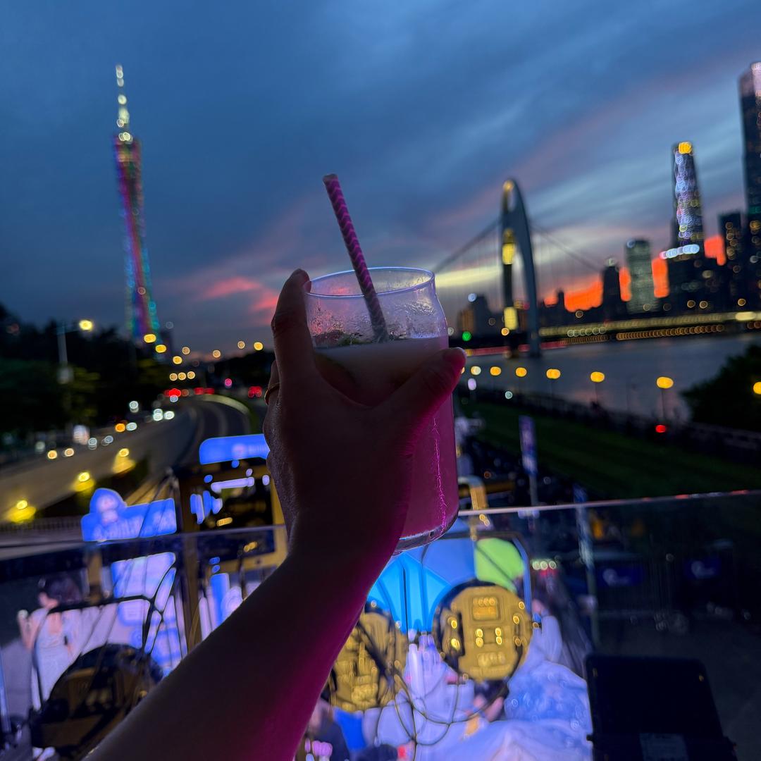 卖手机的小姐姐