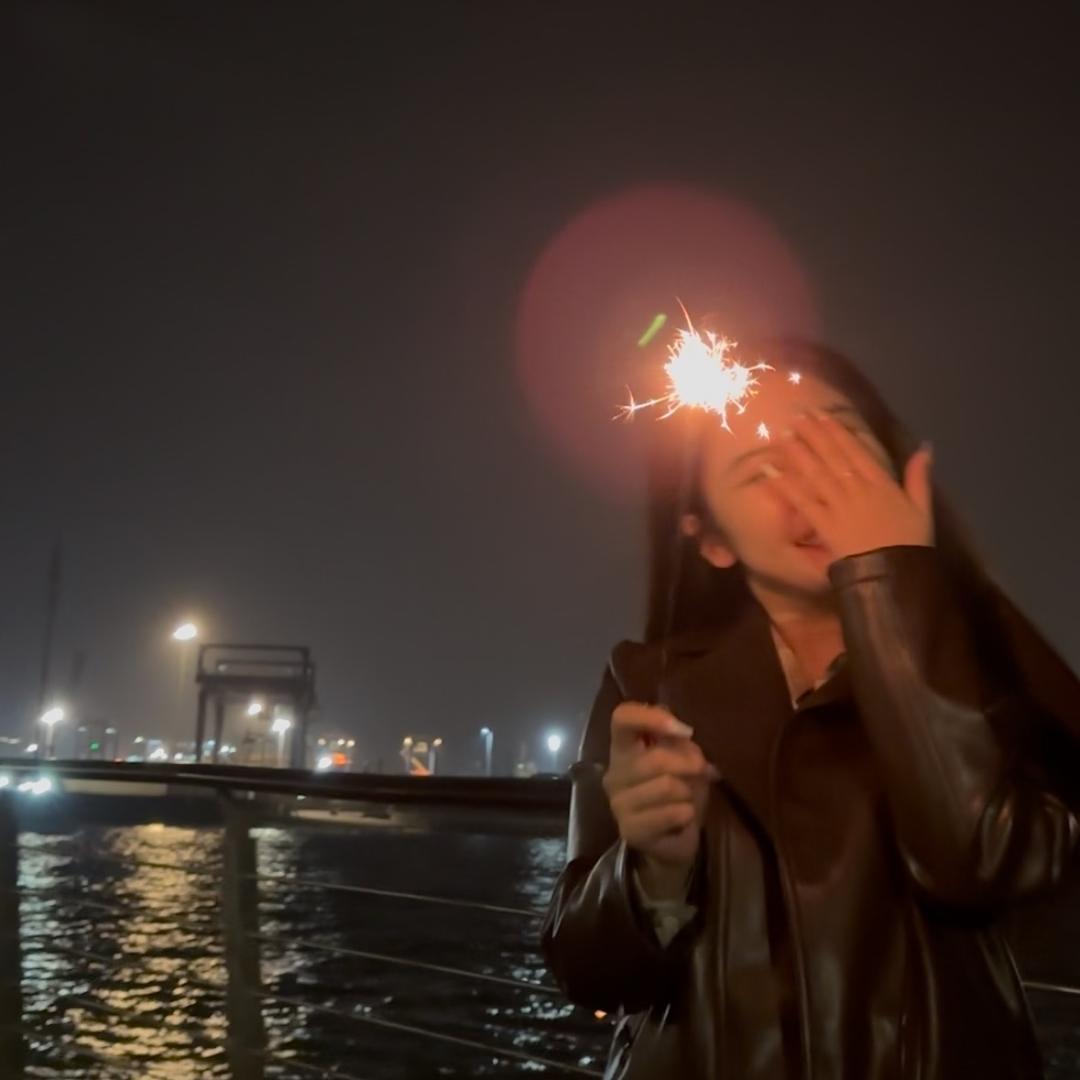 贩卖快乐的小姐姐 🎁