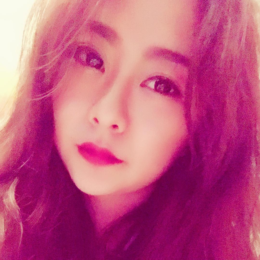 💋 · •  李、 小瑾