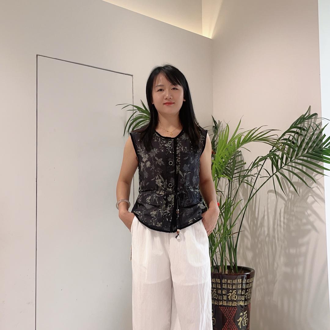 时燕女装西湖春天工厂店小岳