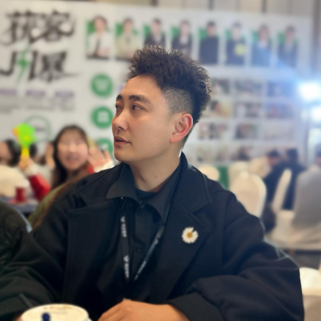 彭老师超努力头像