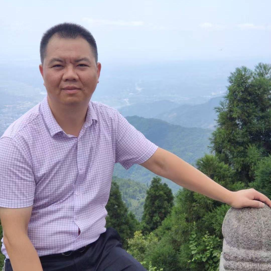 老何｜点胶机卷王万宇