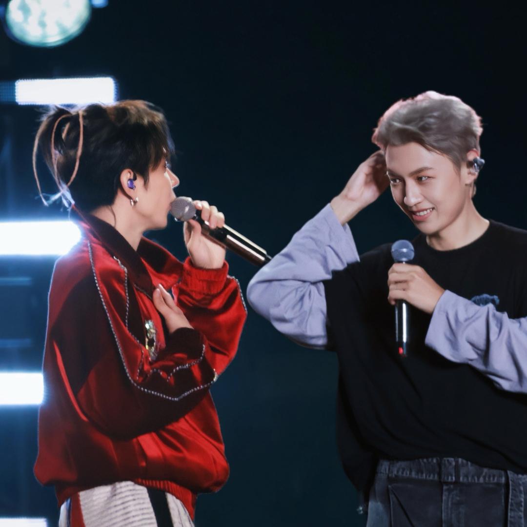 兔子在缝缝补补-（QY99）