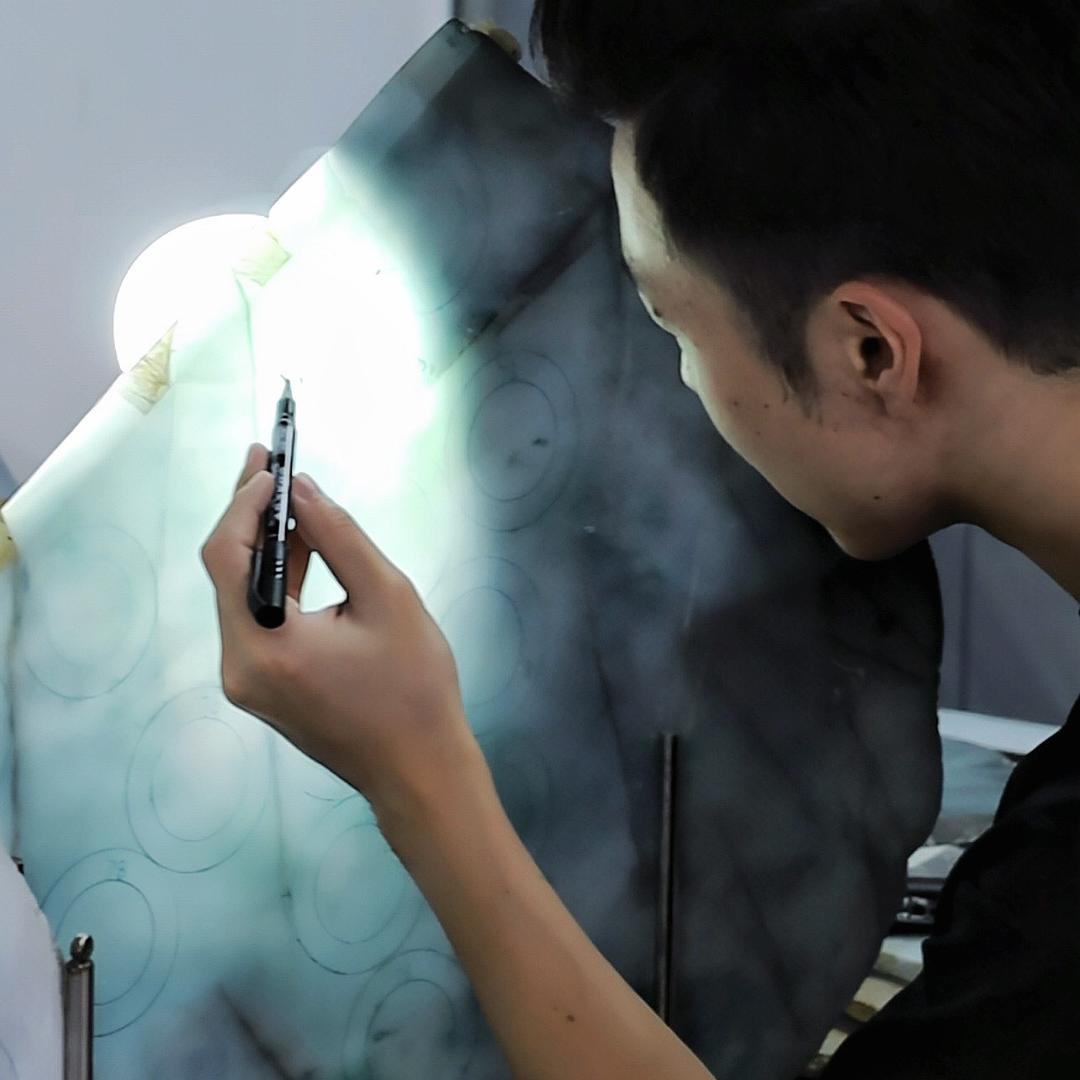 伟平的翡翠手镯工厂