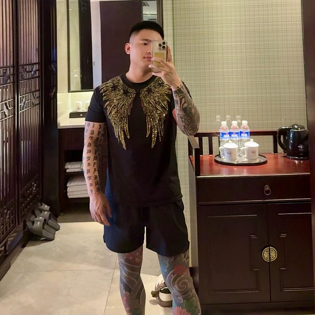 阿  利