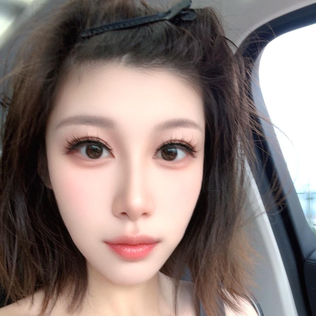 腼腆害羞内向社恐文静小女生