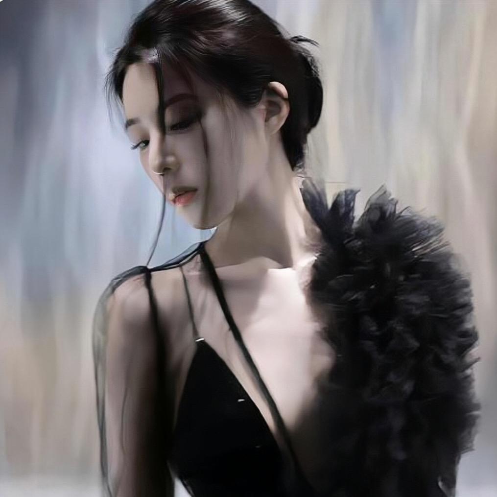 妍妍爱穿搭