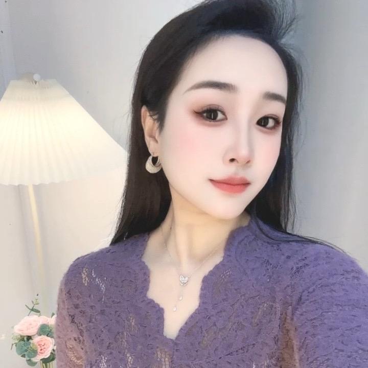 敏敏.