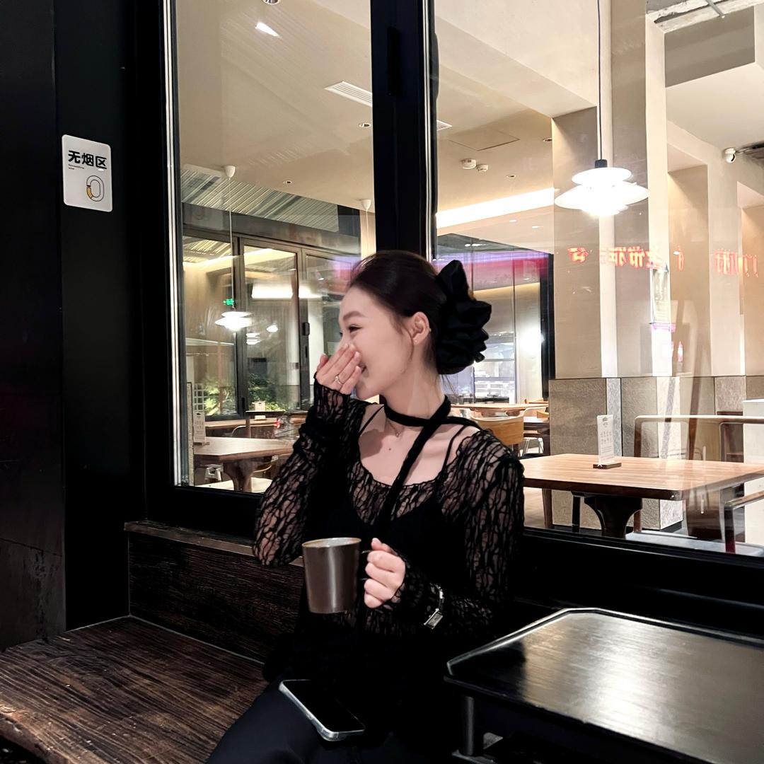 Cᴏᴍᴇ ʜᴇʀᴇ .