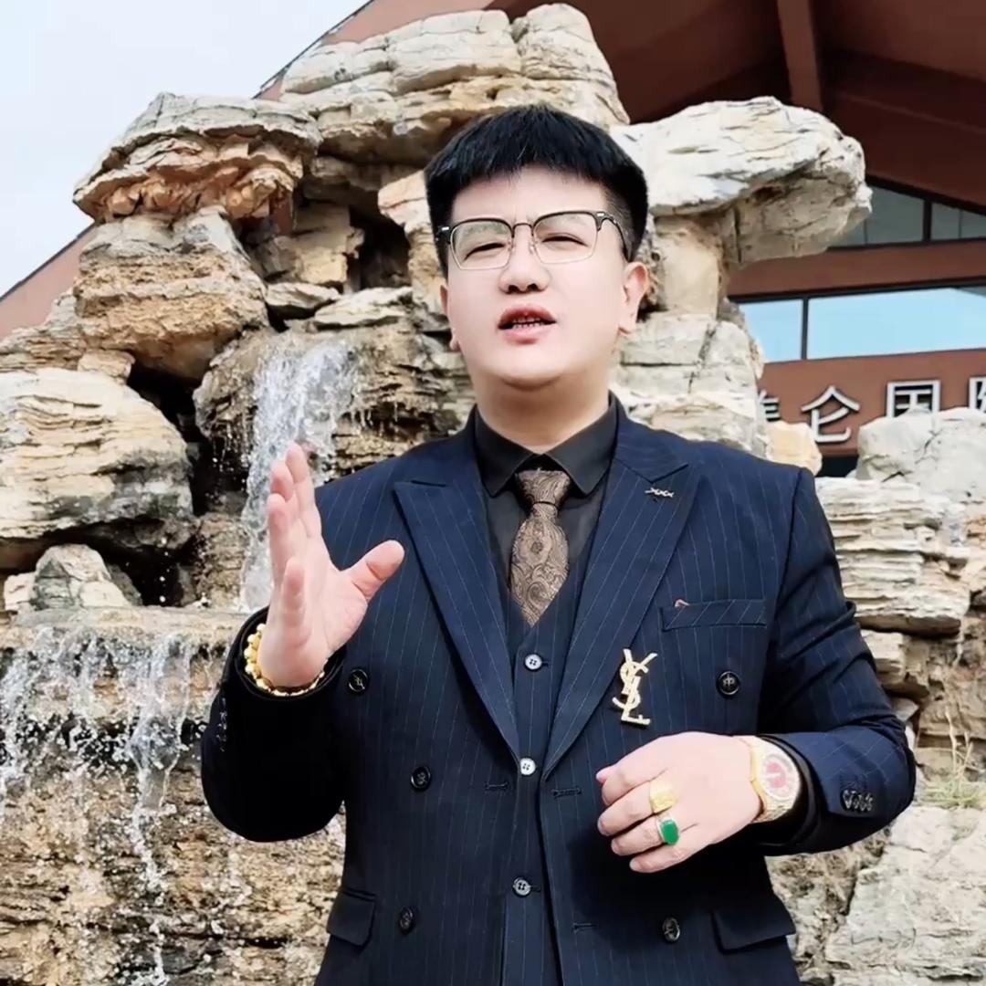 阿伟在等你