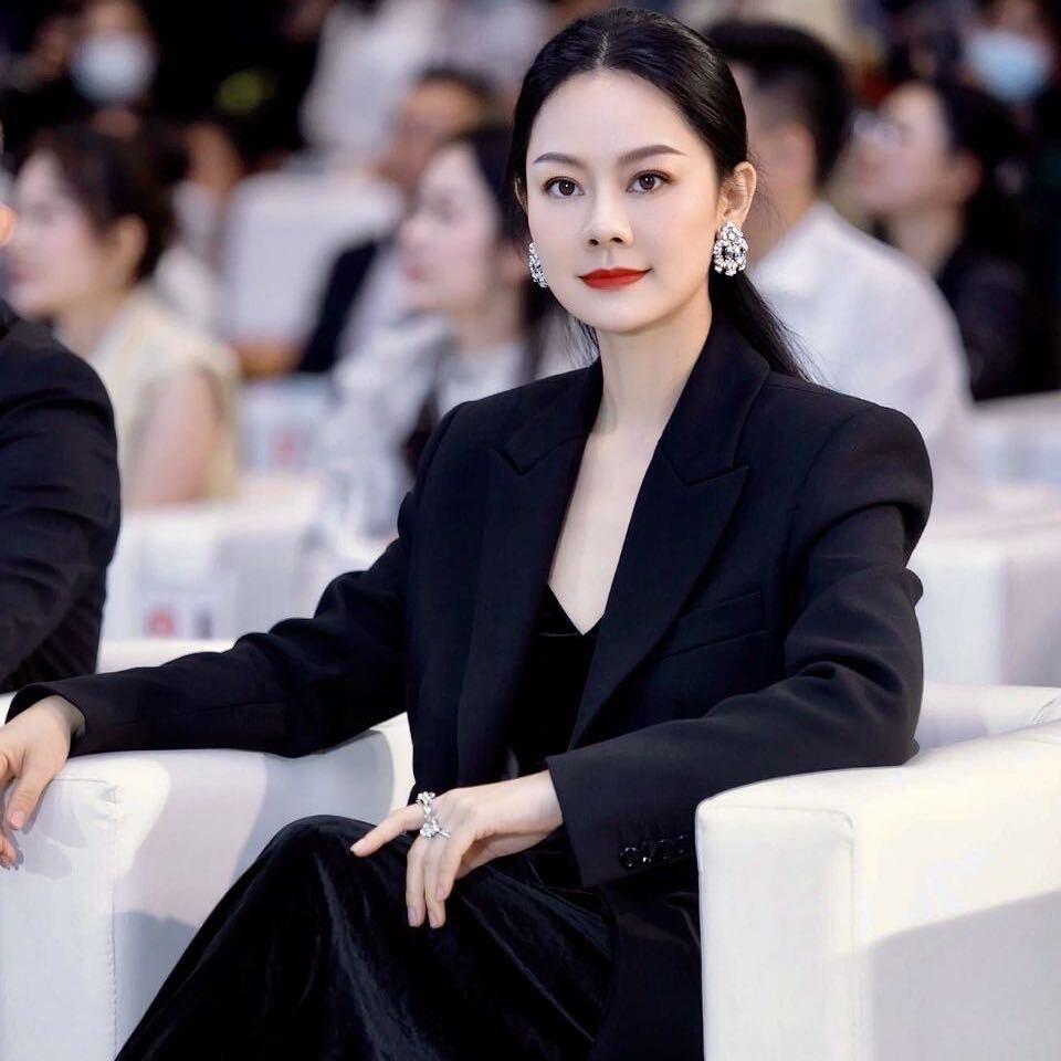 八儿姑娘
