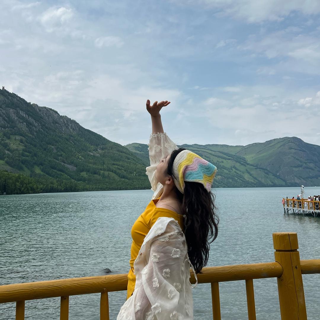 明媚小女孩