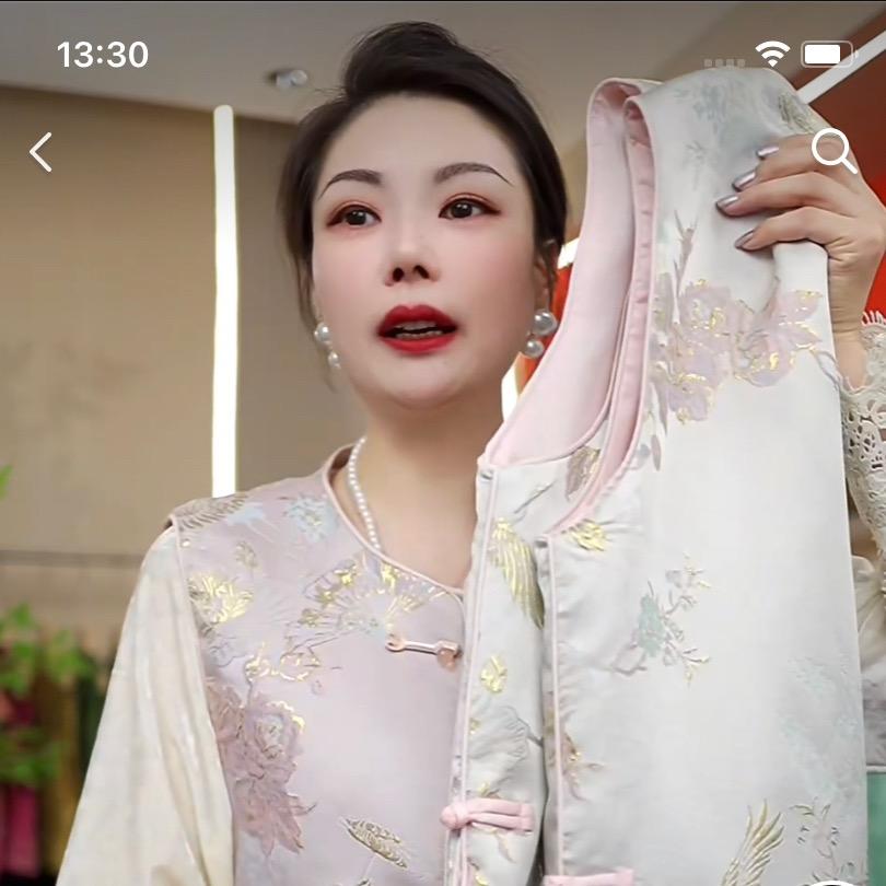 忆万晴服饰工厂店