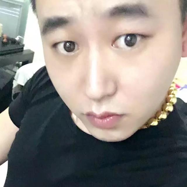 东 少