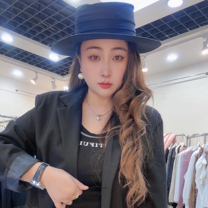 雪彦家400平大码女装批发仓储店