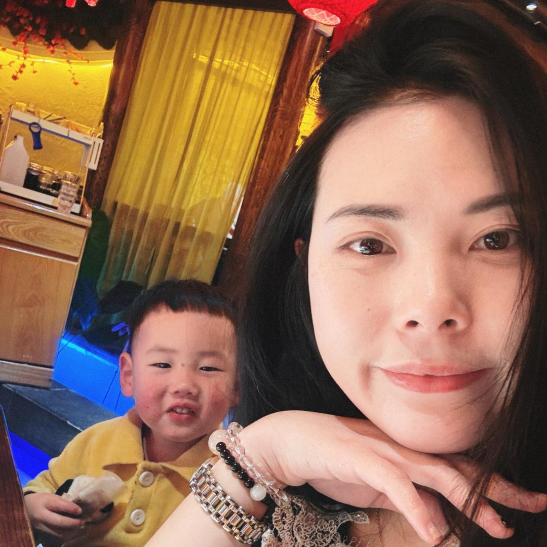 露露带娃记录生活