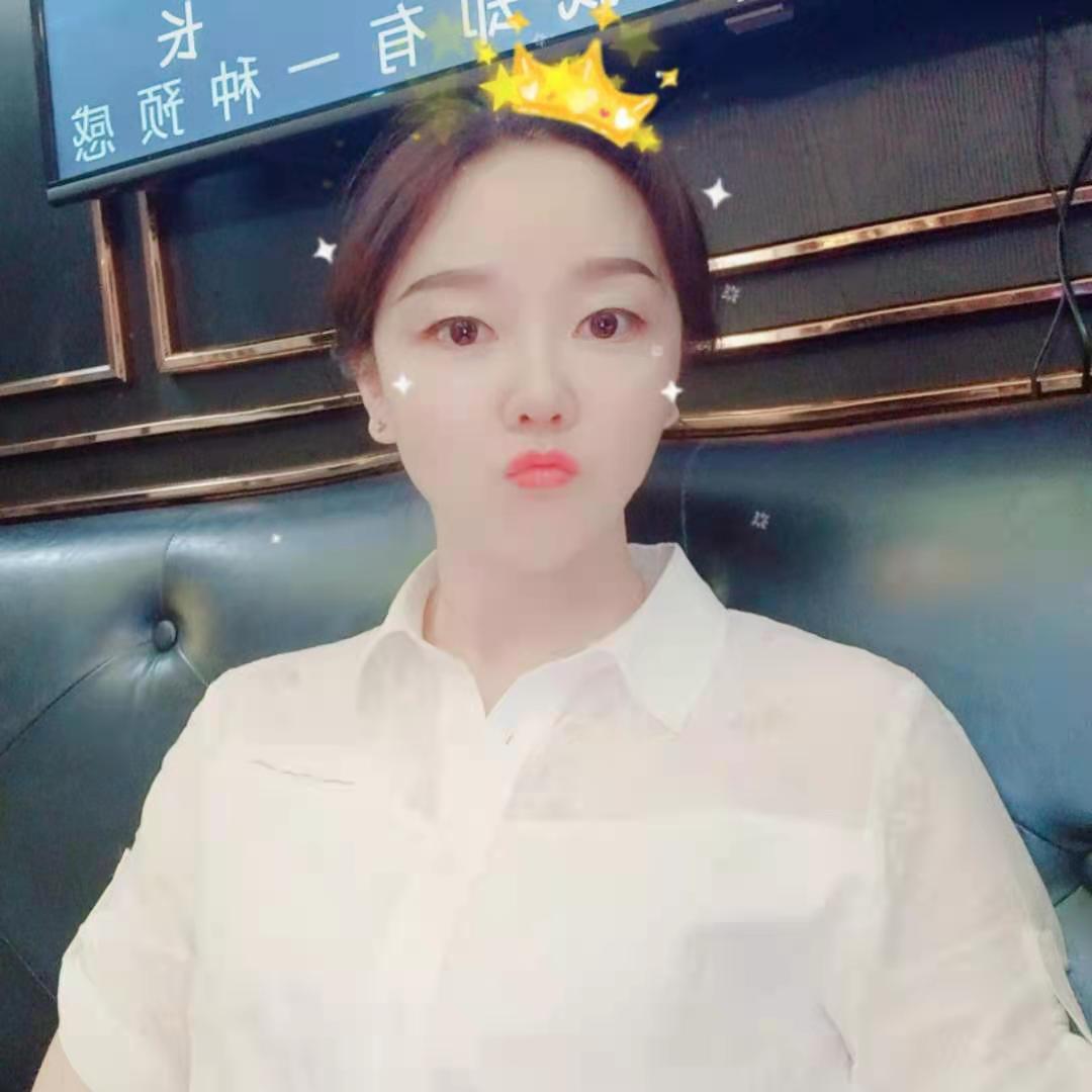 两个小可爱吖