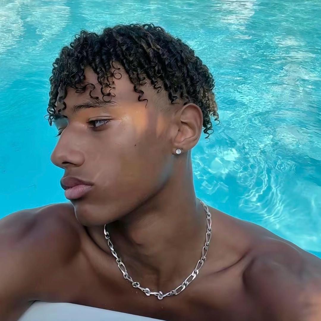 M🥂