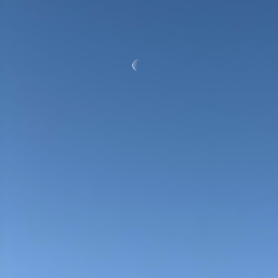 海右€