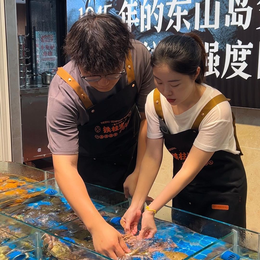东山铁柱渔市·阿姐