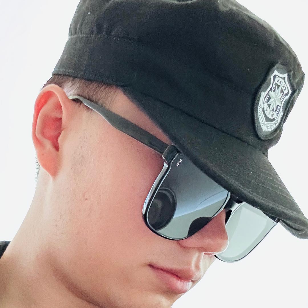 保安小张闯世界