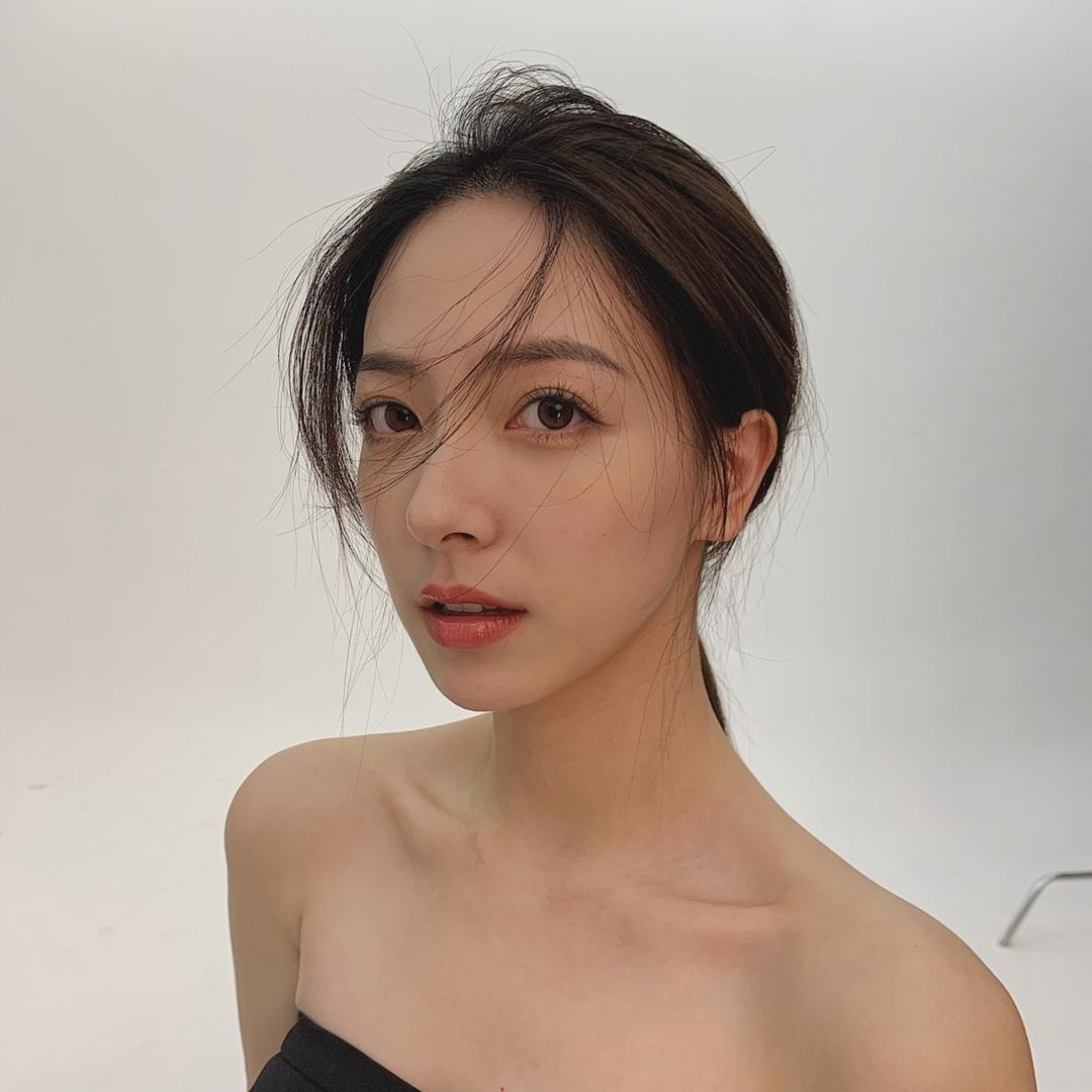 是夏诗文呀