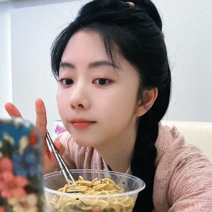 谭松韵的小跟班