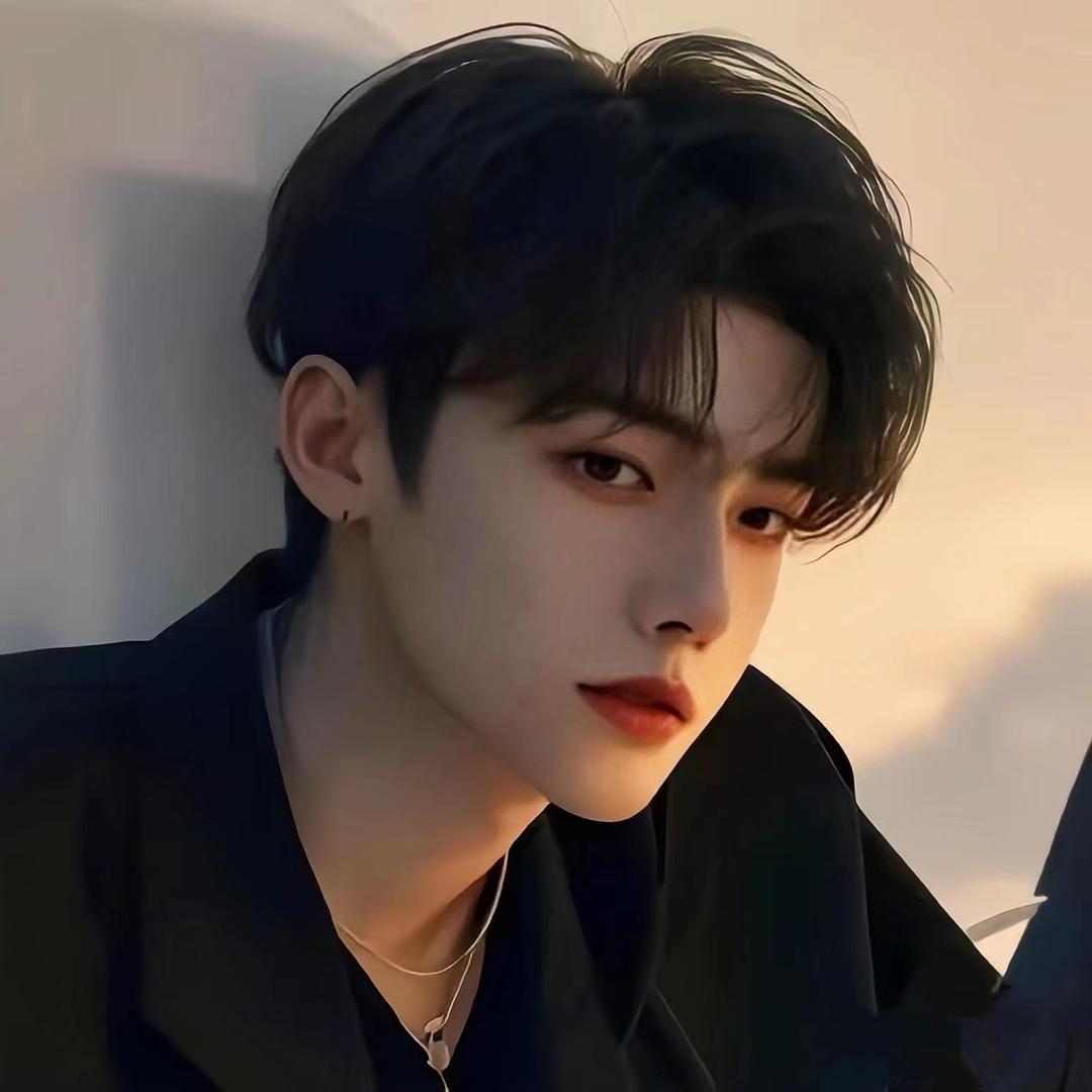 𝓑𝓽.冷👑顾首