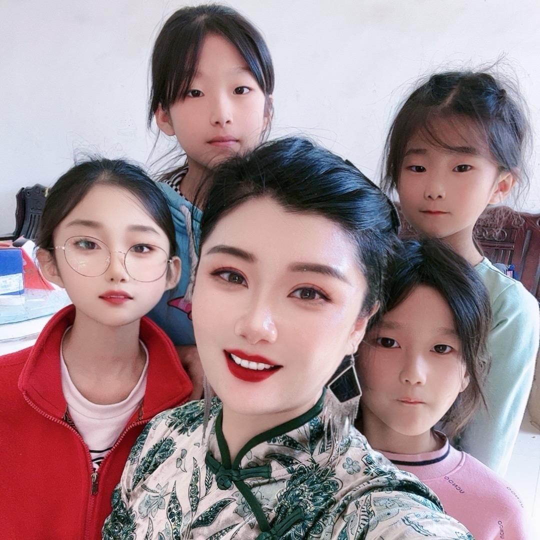 李影五个女儿妈