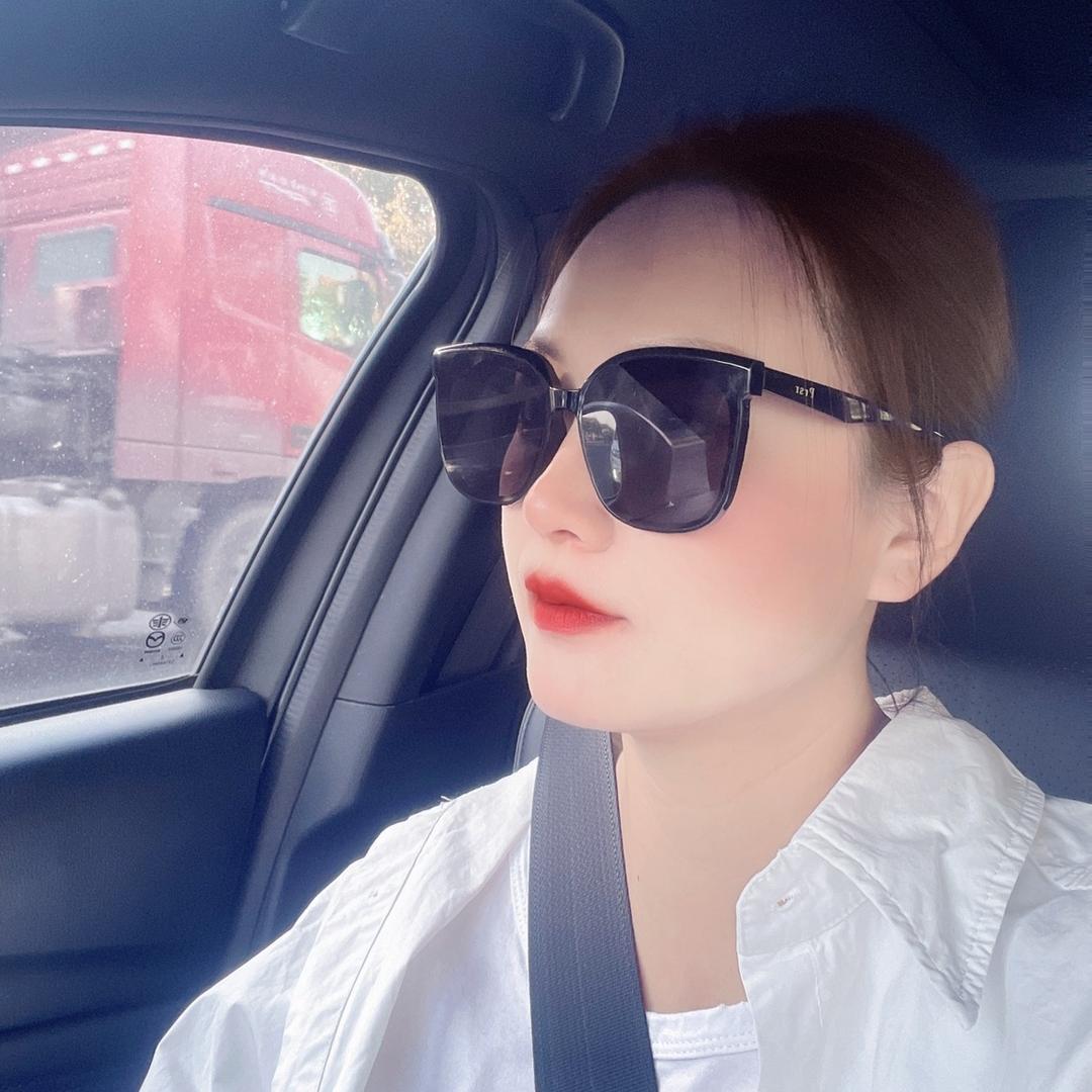 刘漂亮，唯依女装