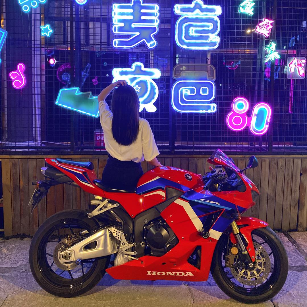 晒焦一只耳