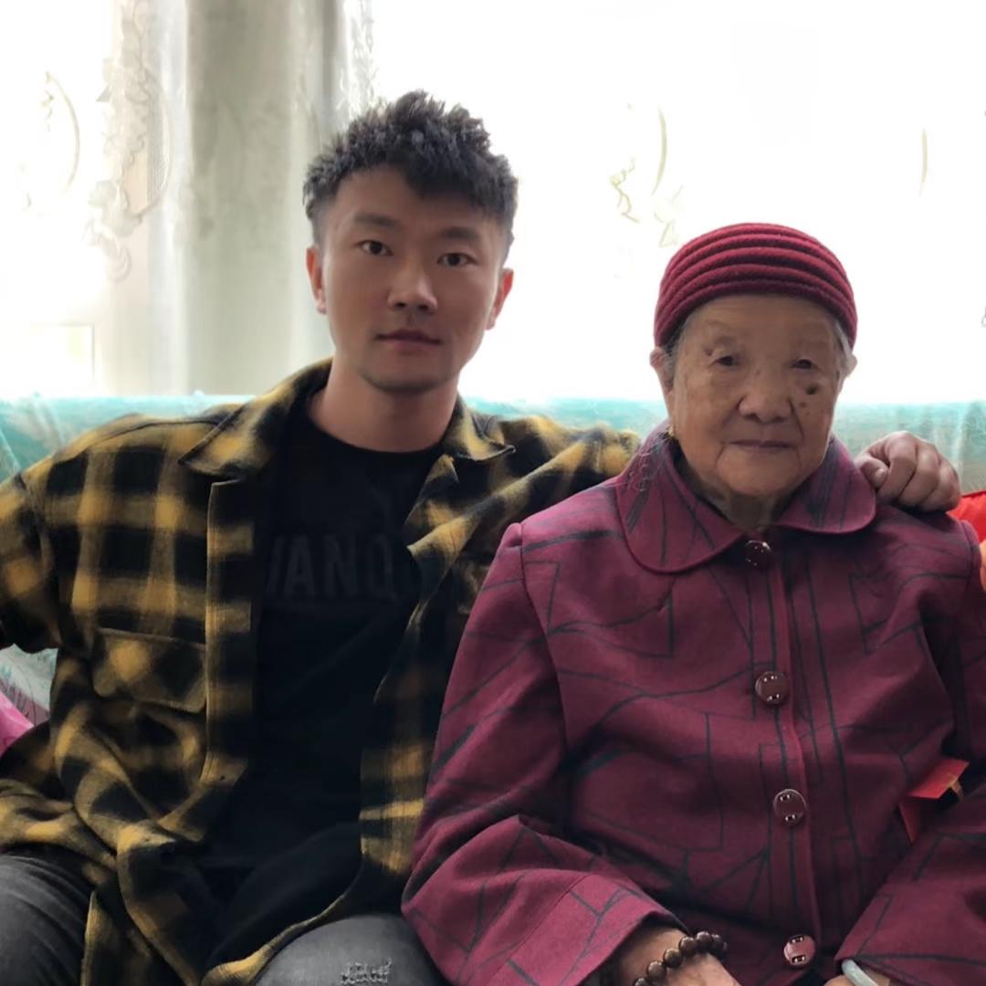 毅钟人