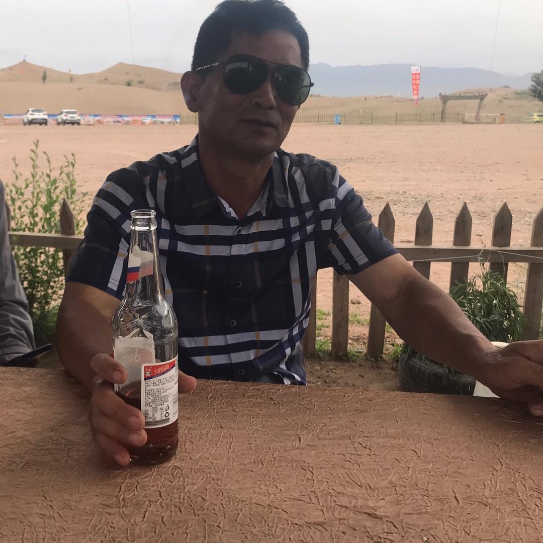 坐在山腰看大海